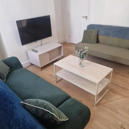 3br House In Peaceful Residential Area In Apartamento Barrow-in-Furness