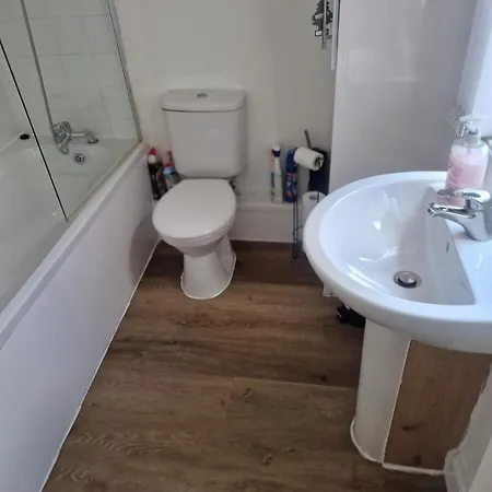 3br House In Peaceful Residential Area In Apartamento